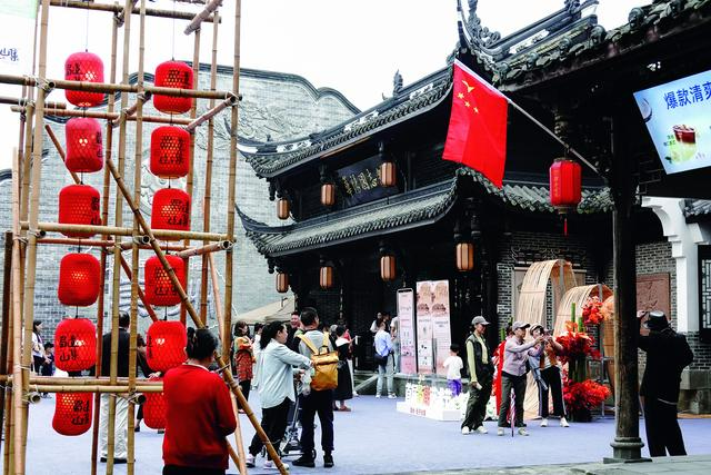 金秋十月去哪儿 万千气象成都行｜文脉“活”古镇“火” 街子国庆首日引客7.57万
