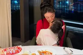 女儿首次公开！潘玮柏光速认领“妻女同框美照”图片