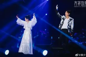 凤凰传奇演唱会，台下观众被质疑假唱！观众在线辟谣图片