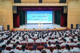 安顺职业技术学院护理系举行“5.12”国际护士节授帽仪式图片