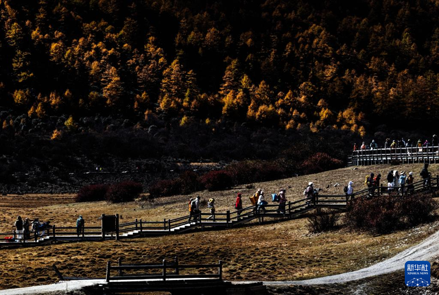 美丽中国丨穿越冰峰 遇见稻城亚丁