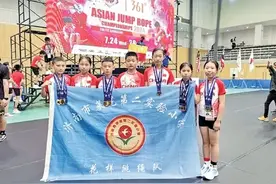 济南小学生打破跳绳世界纪录图片