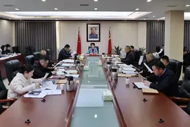 黄瑛主持召开区人民政府2025年第2次常务会议图片