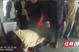 列车上乘客突发心脏骤停，湖南省直中医医院护士出手救治图片