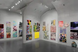 他指挥吴冠中用灯光“作画”……四展齐开，700多件作品集结龙美术馆图片