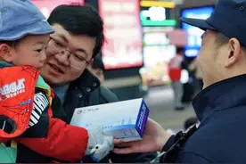 护航春运 | 广州东站遇麻烦？“爱民服务队”来帮忙图片