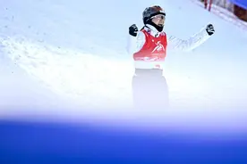 亚冬会丨弥补18年前的遗憾，34岁徐梦桃自由式滑雪女子个人空中技巧夺冠图片