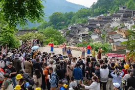 江西上饶：“五一”旅游火热“出圈” 假日消费迸发新活力图片