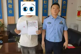 男子骑摩托车翘头炫技，突然失控！路人头骨骨折图片