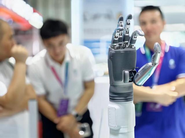 2025世界机器人大会，小朋友们开启“机”遇之旅