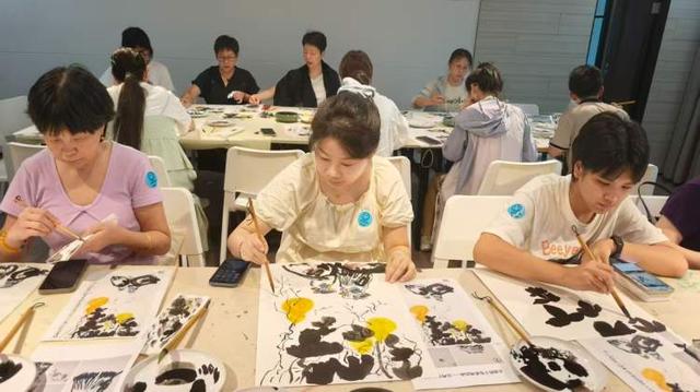 国庆长假8天：申城这些图书馆到馆几十万人次，博物馆有展览刚落幕，也有新展推出