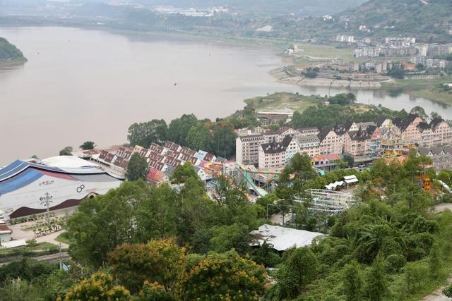 三峡水库2025年蓄水推进 沿江小镇现美丽风光