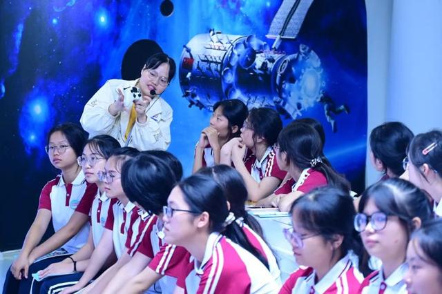 融水50位“春蕾女童”赴南宁研学 感受城市发展与文化魅力