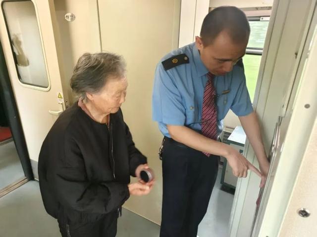 K704次列车太火爆，哈西直达青岛，上车下车皆是美景美食！