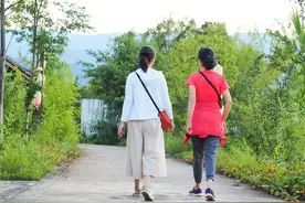 走路锻炼后总是膝盖疼怎么办？教你几招自我调理！图片