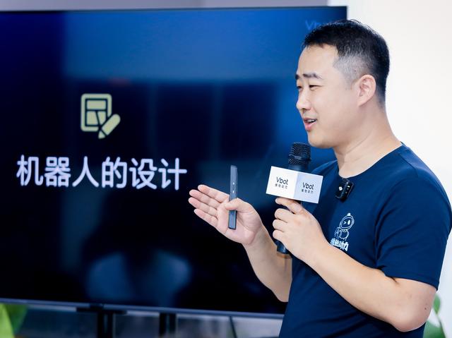 维他动力Vbot：当遥控器被丢掉，才是机器狗「有生命感」的第一步？