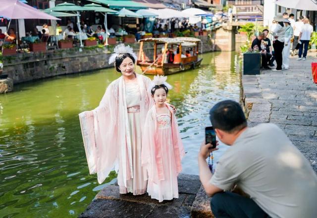 烟火气与时代感的双向奔赴，湖州共富市集点亮长三角美好生活