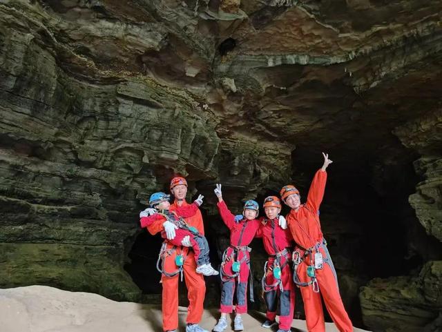 探洞+攀岩+漂流！探秘地心奇境，来十二背后开启一场亲子奇幻之旅