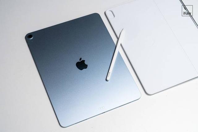 苹果在中国营收依旧下滑，好消息是 iPhone 17 卖爆了