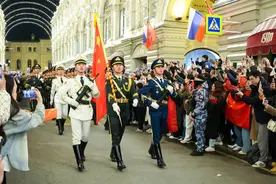 “中国排面”亮相莫斯科红场图片