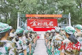 洞口二中举行2023级新生军训闭幕式暨汇报表演图片