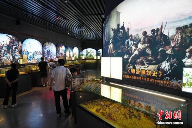 昆明市博物馆“小锡兵大故事”展吸引市民