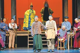 在笑声中嵌入历史的重量图片