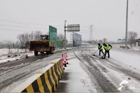 山东高速：以“雪”为令保畅通 扫雪除冰暖民心图片