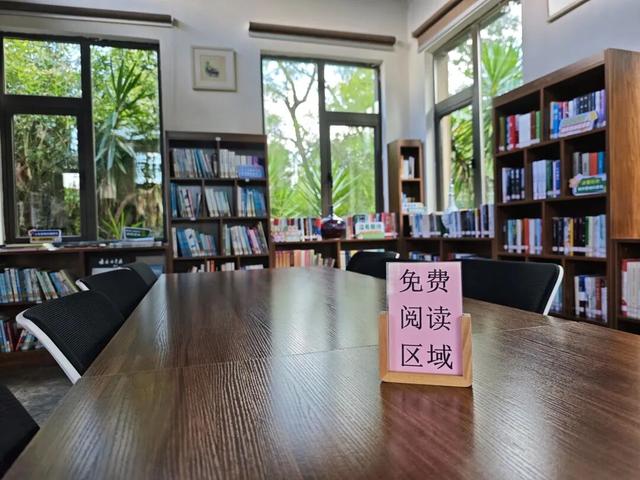 初冬，来安宁玉龙湾这个暖洋洋的图书馆坐一坐吧～