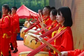 载歌载舞迎中秋图片