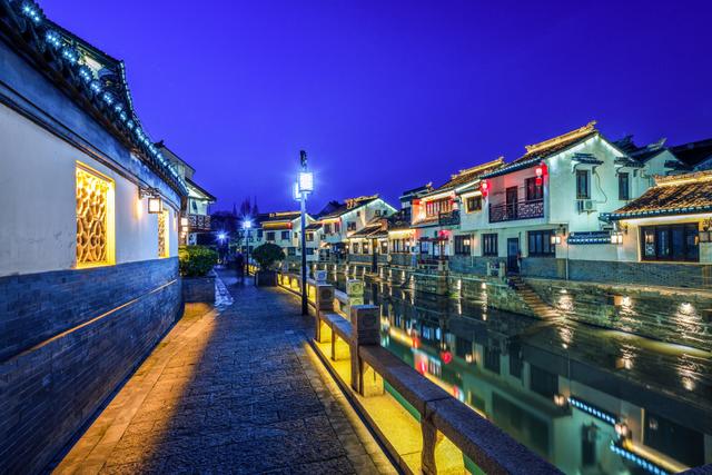 古镇罗店的暖春灯会：灯映罗溪春，风华是江南