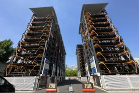 炫酷好似“摩天轮”，798艺术区12层立体车库缓解园区“停车难”图片
