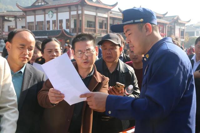 直播预告 | 武陵仙境·火患无踪！25日18时，“火焰蓝” 带你漫游武陵源千古情景区，解锁景区消防全攻略