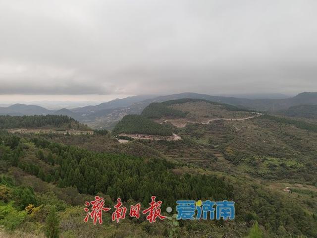 烟雨九龙山 宛若水墨仙境