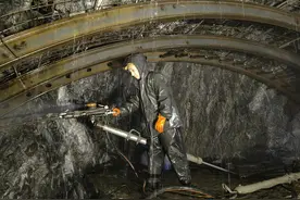 关键节点隧道顺利贯通！S220线复建公路建设进程按下“加速键”图片