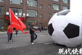 水幕大屏看苏超，南通推出34个“第二现场”户外看球图片