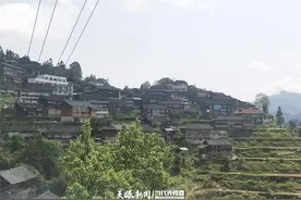 镜头里的和美乡村⑦｜雷山县排里村：超短裙苗族聚居村寨图片