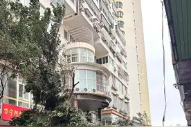 超强台风“摩羯”登陆海南 当地居民：楼不停地摇晃 卧室玻璃突然爆掉图片
