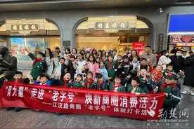 华小少年打卡江汉路历史文化建筑，为美好家园添彩图片