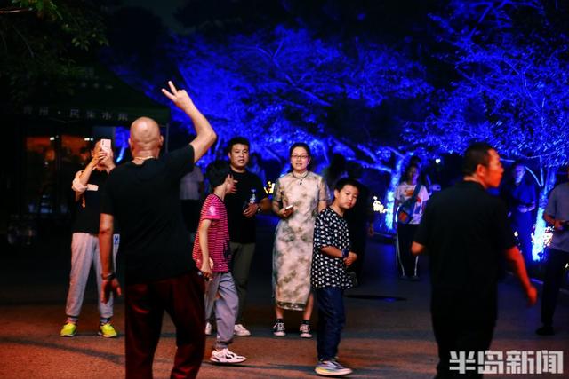 这里是青岛｜中山公园假期夜游人气旺
