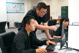 让档案“活”起来②丨马东升：把“故纸堆”变成“电子纸”图片
