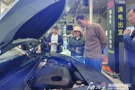 首届乌鲁木齐国际汽车展览会暨第十二届“五一”国际车展开幕图片