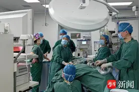 曾有医生预言她活不过10岁，42岁罕见“硬皮病”女患者成功手术康复出院图片