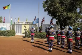 十年维和任务结束 联合国举行降旗仪式图片