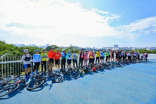 地铁“骑行专列”发车，网友：深圳又超前了！