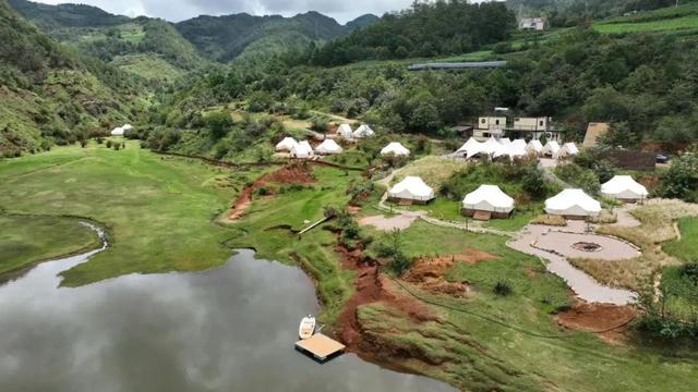 暑假带娃徒步+露营！昆明必去的6个高山草原，凉爽舒心，星空野餐两不误！