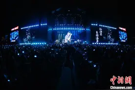 “17岁”麻园诗人昆明开唱：在梦开始的地方唱响摇滚诗图片