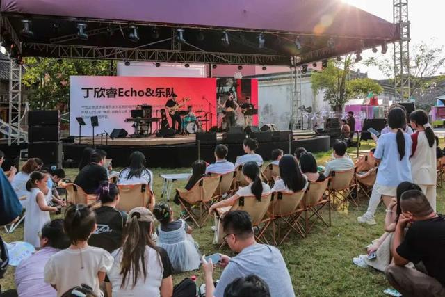 不想千篇一律，古镇都开始“养”自己的交响乐团了？