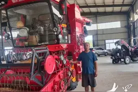 20年麦客携新“搭档”返乡收麦图片