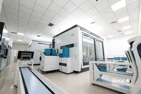 药品入库分发全靠机器人！福建首个“库发一体”智慧药房投用图片